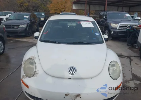 2010 Volkswagen New Beetle 2.5L Final Edition z USA, uszkodzony, nr VIN 3VWPW3AG9AM000228